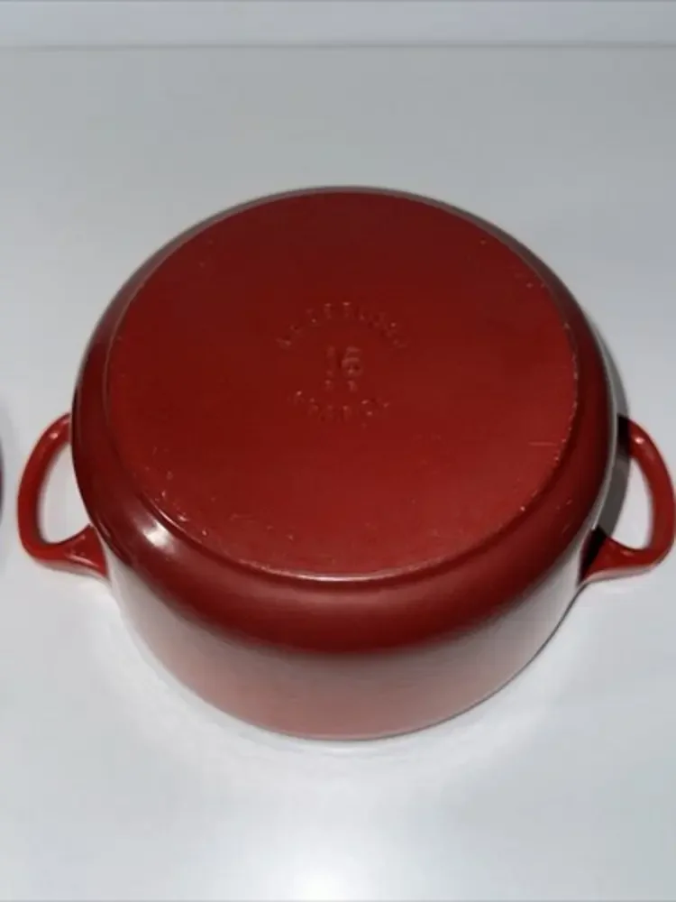 Le Creuset Cocotte Ronde 6.5 Inches 1.25 qt Cerise Red Cast Iron‎ HTF EUC